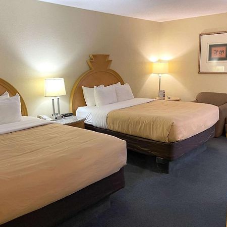 Quality Inn & Suites Greenfield I-70 Buitenkant foto