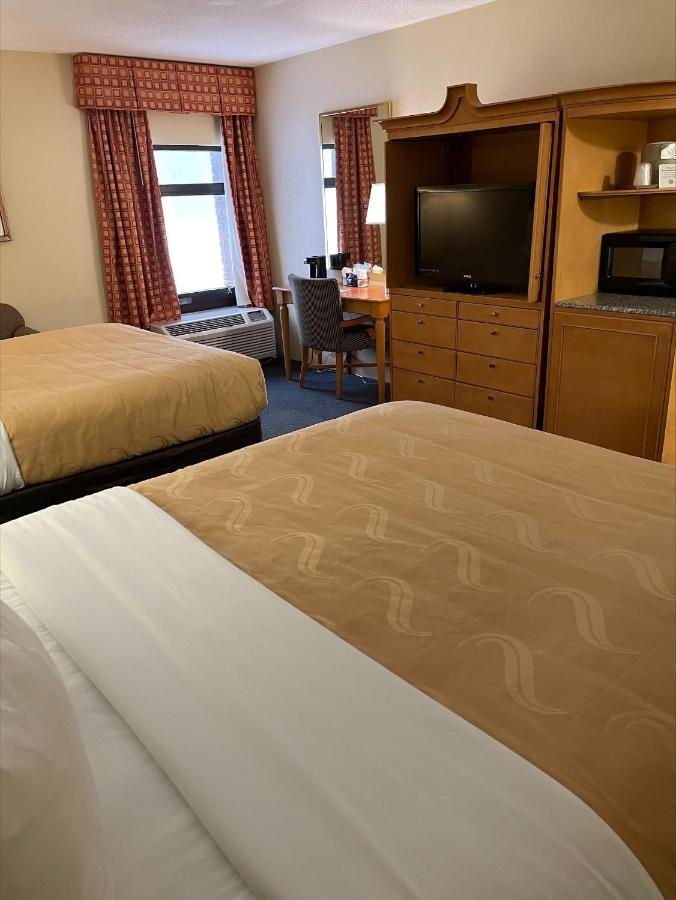 Quality Inn & Suites Greenfield I-70 Buitenkant foto