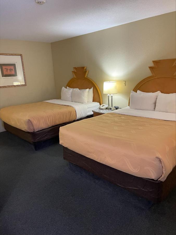 Quality Inn & Suites Greenfield I-70 Buitenkant foto