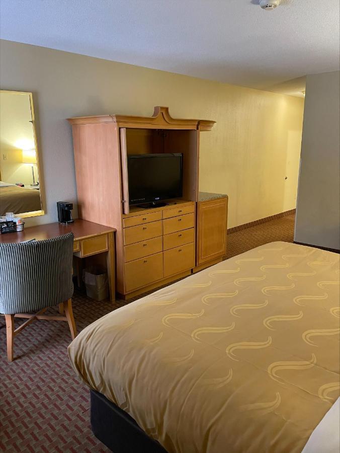 Quality Inn & Suites Greenfield I-70 Buitenkant foto
