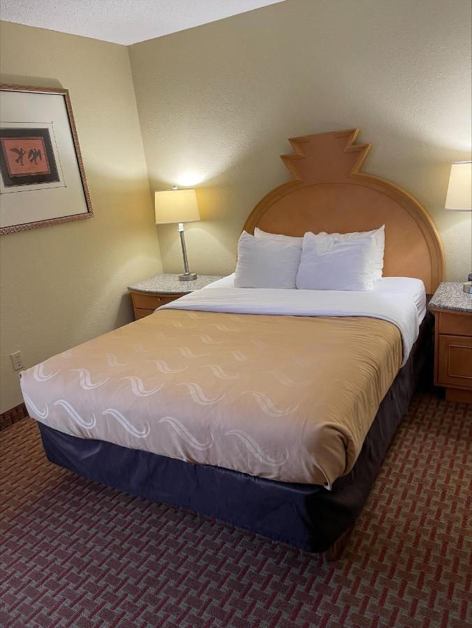 Quality Inn & Suites Greenfield I-70 Buitenkant foto