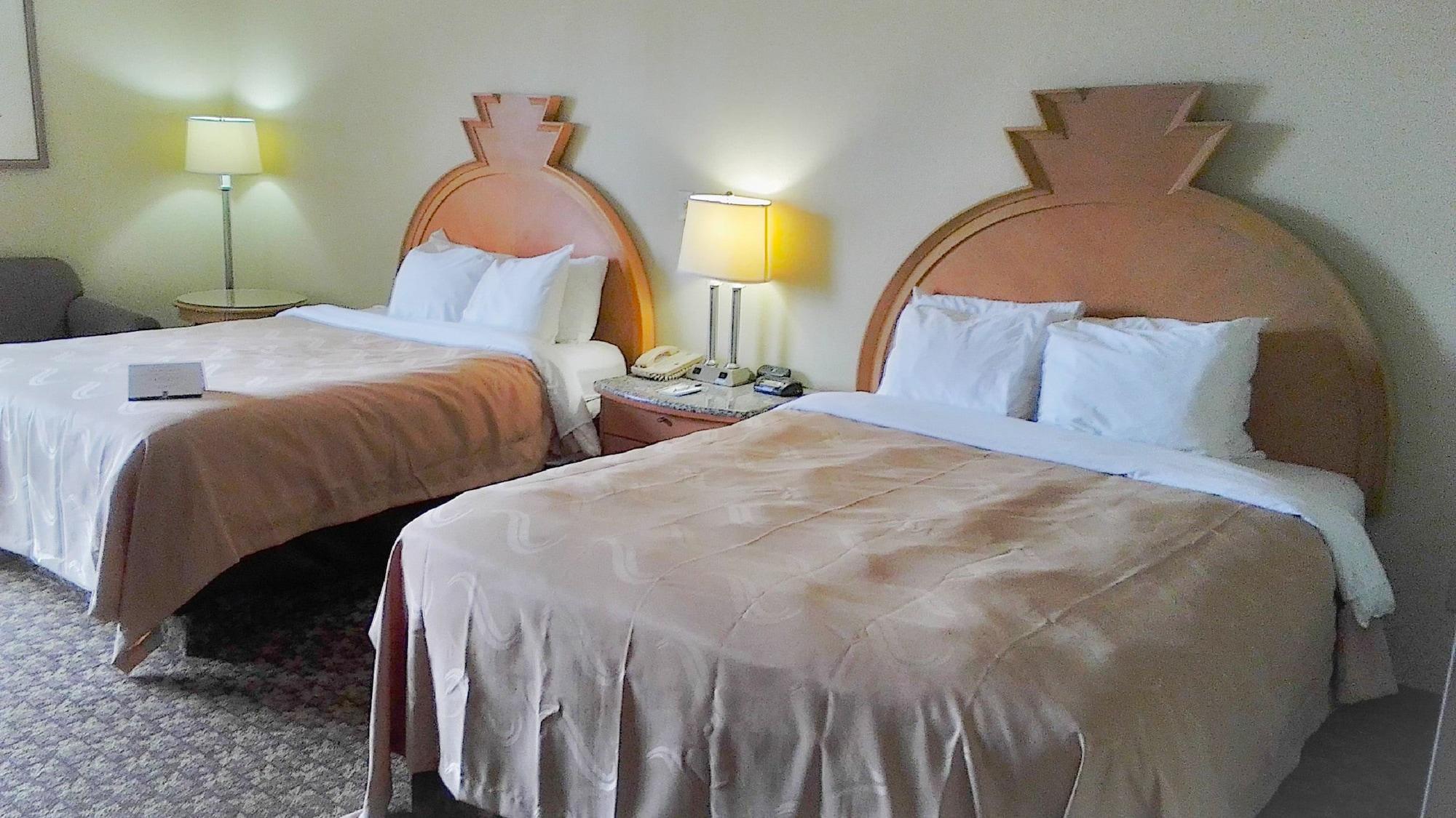 Quality Inn & Suites Greenfield I-70 Buitenkant foto