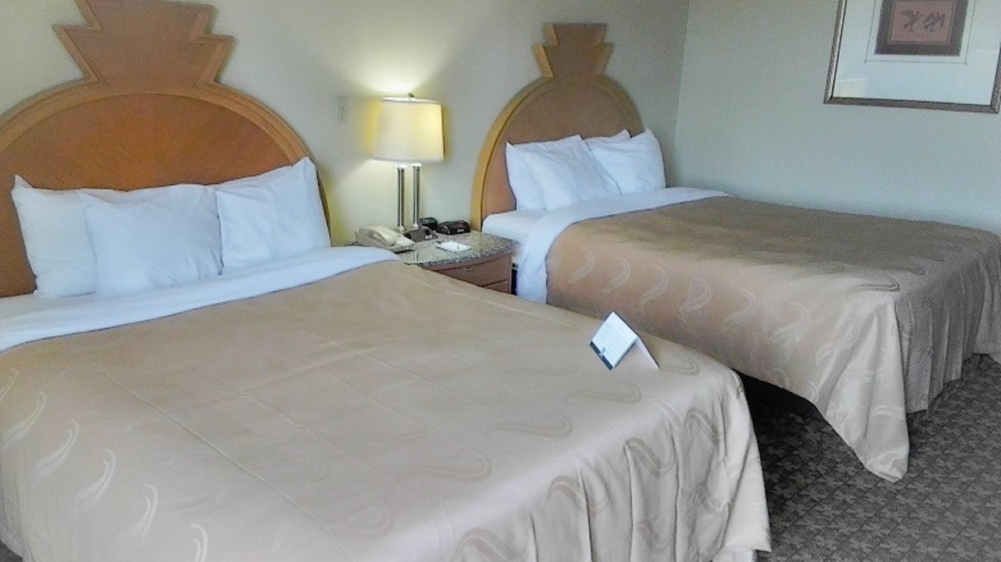 Quality Inn & Suites Greenfield I-70 Buitenkant foto