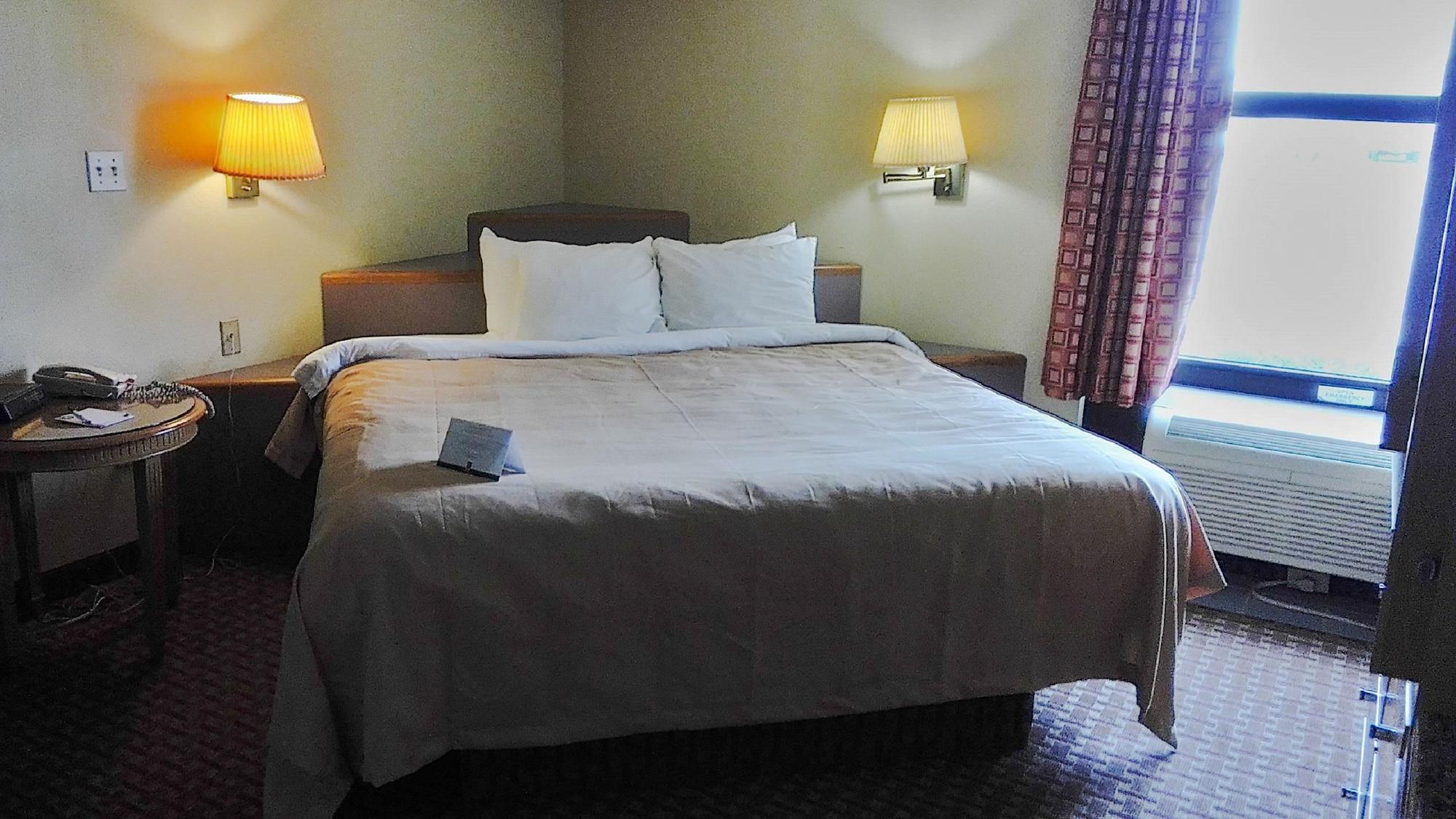 Quality Inn & Suites Greenfield I-70 Buitenkant foto