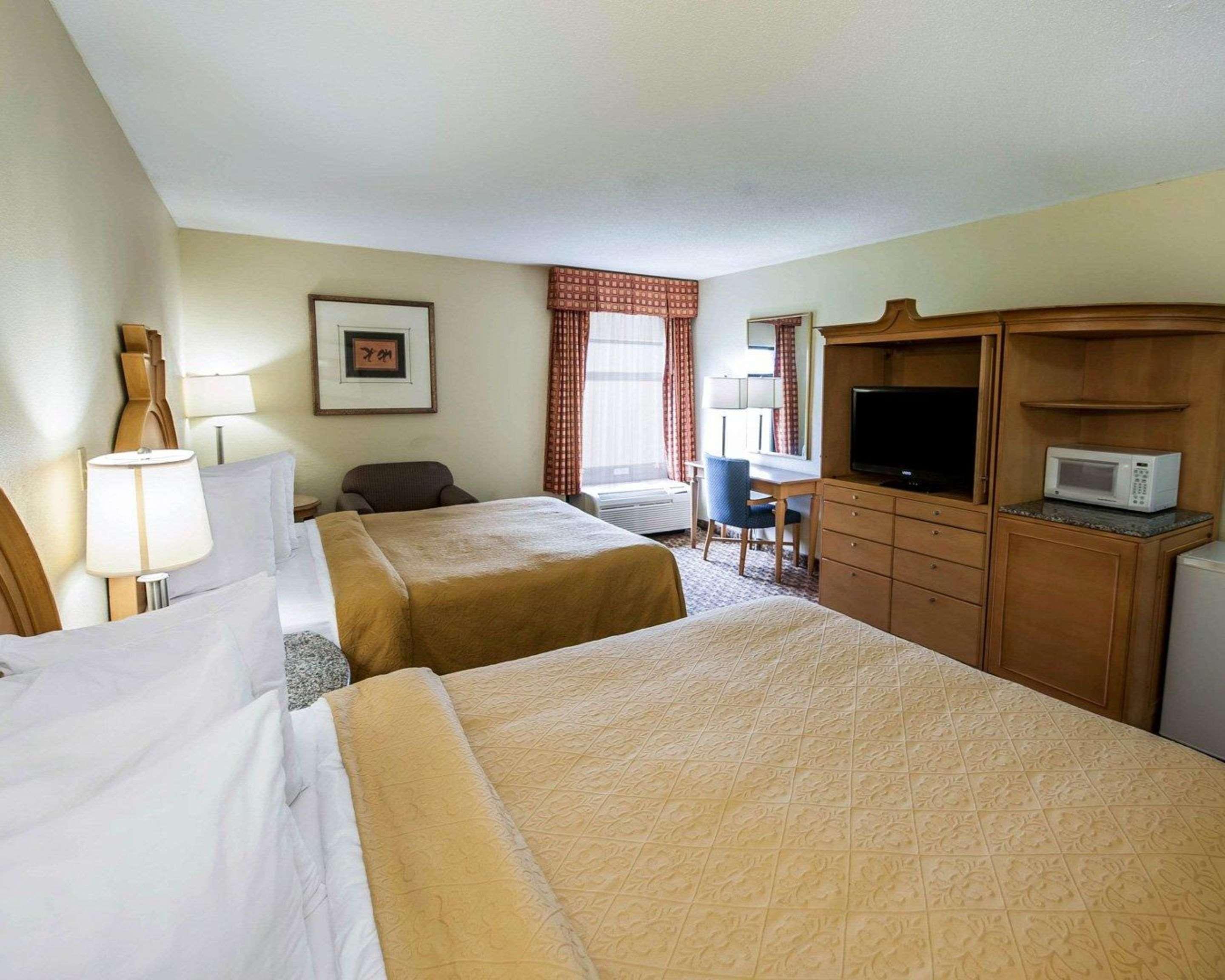 Quality Inn & Suites Greenfield I-70 Buitenkant foto