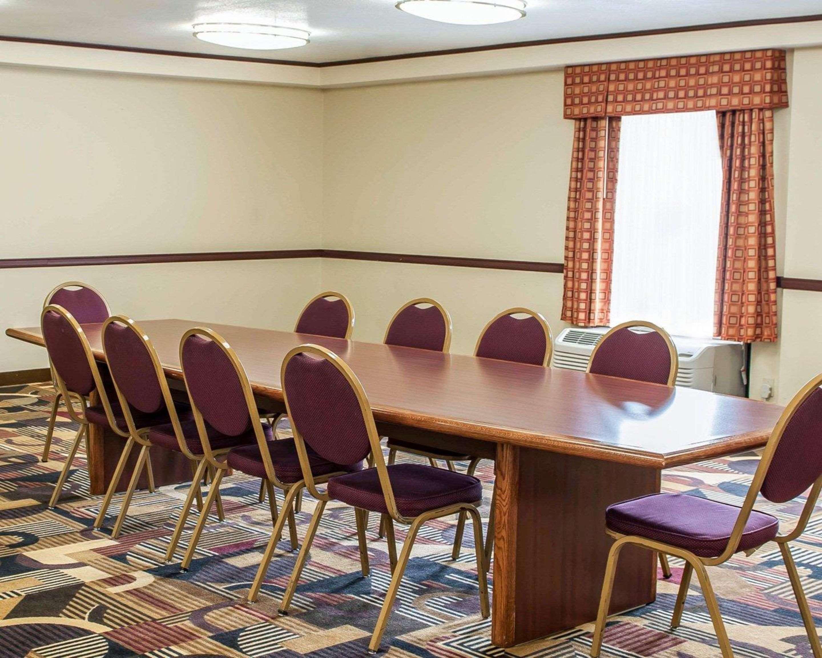 Quality Inn & Suites Greenfield I-70 Buitenkant foto