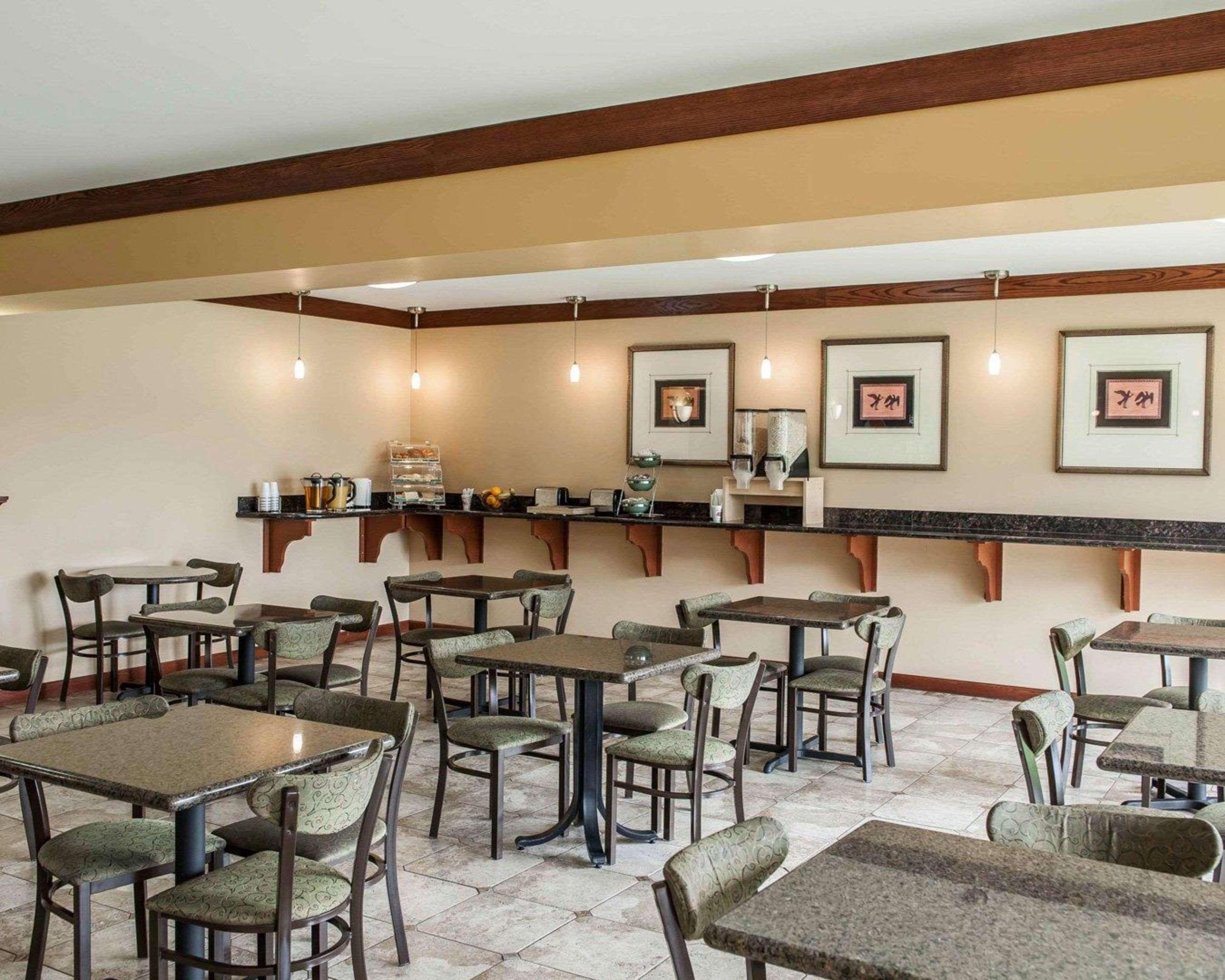 Quality Inn & Suites Greenfield I-70 Buitenkant foto