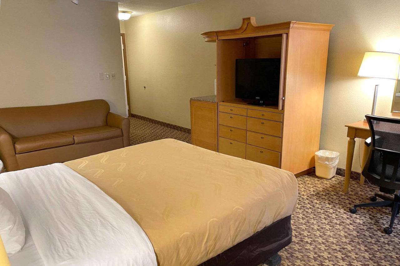 Quality Inn & Suites Greenfield I-70 Buitenkant foto