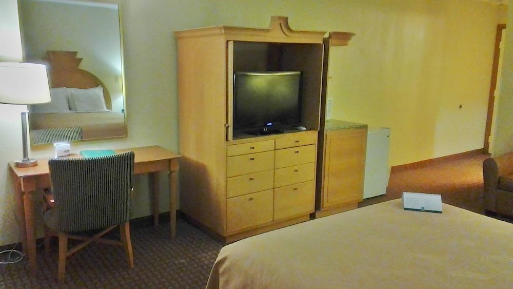 Quality Inn & Suites Greenfield I-70 Buitenkant foto