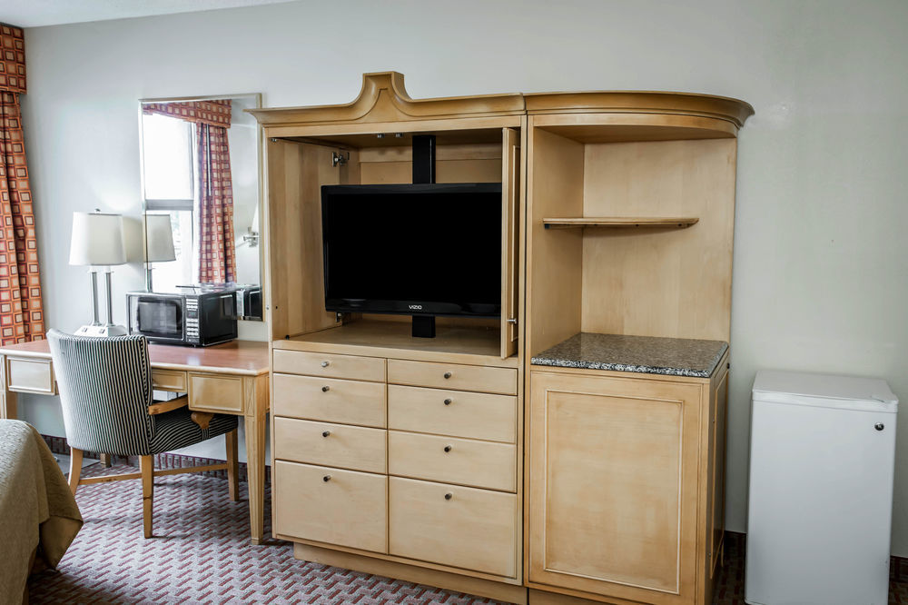 Quality Inn & Suites Greenfield I-70 Buitenkant foto