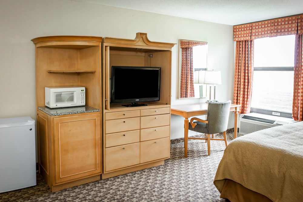 Quality Inn & Suites Greenfield I-70 Buitenkant foto
